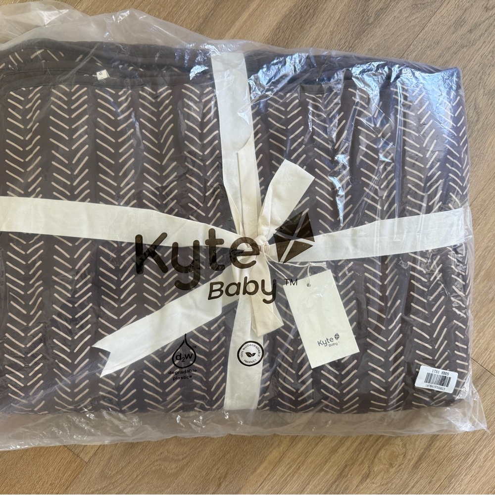 Kyte Baby Espresso Herringbone 2.5 Tog Youth Blanket